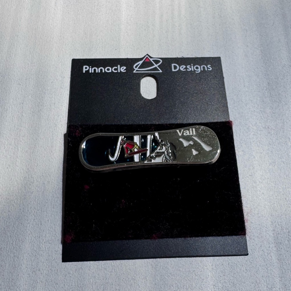 Pinnacle Designs Vail Ski Pin NWT‎ - Picture 3 of 4